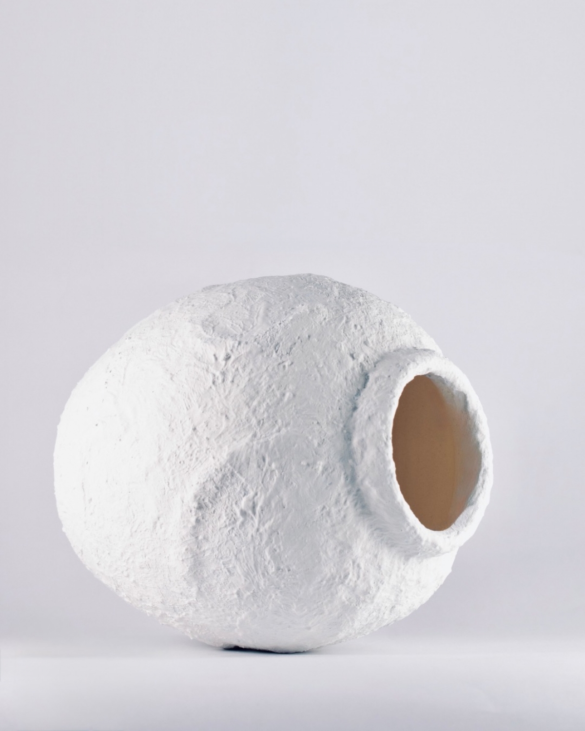 MOON HUSK CERAMIC VASE